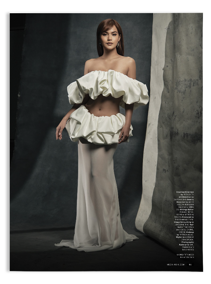 MEGA - Volume IV - Charo Santos-Concio